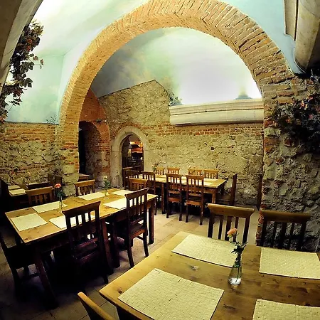 Floryan Old Town 3*