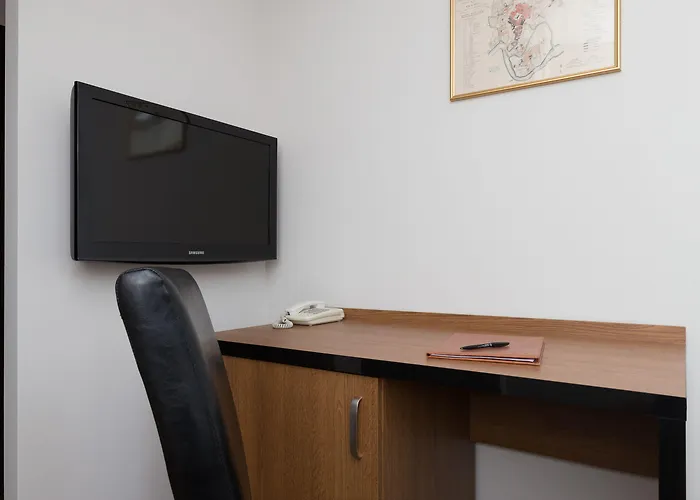 Floryan Old Town فندق