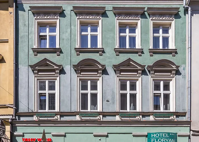 Floryan Old Town فندق