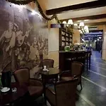 Floryan Old Town فندق