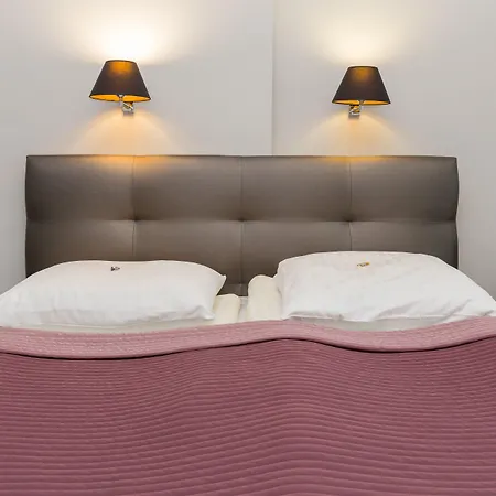 Floryan Old Town ホテル 3*