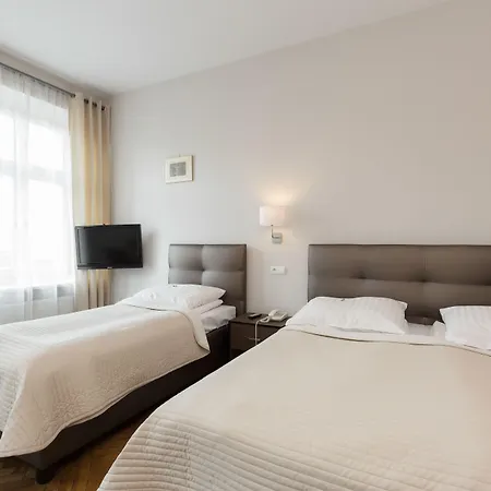 Floryan Old Town ホテル 3*