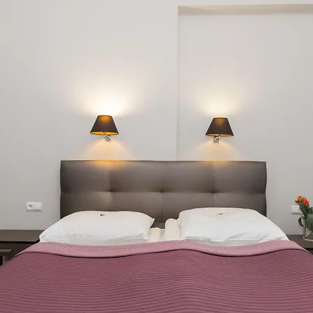 Floryan Old Town ホテル 3*